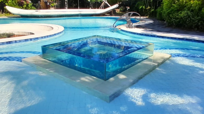 Kolam whirlpool dan jacuzzi premium